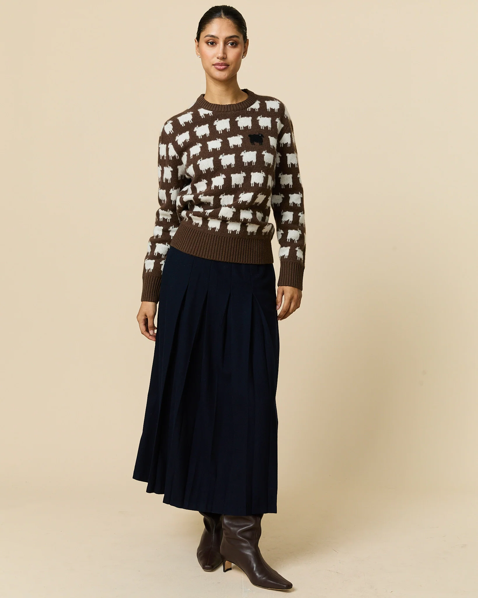 Oversized Wool Sheep Sweater Brown - Image 4